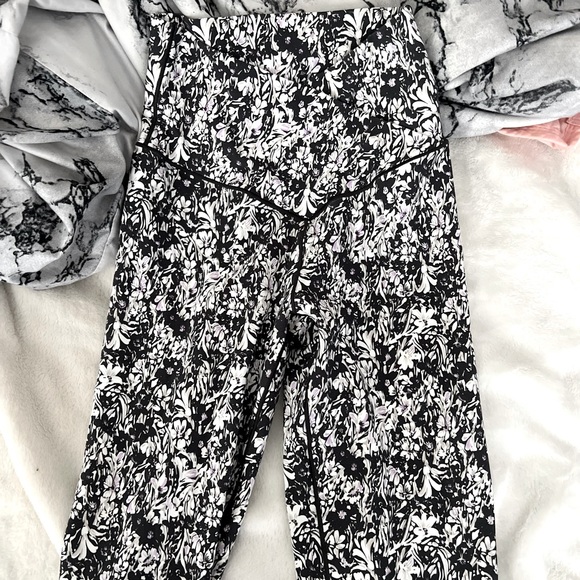aerie Pants - Aerie crossover print leggings